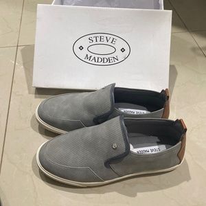 Steve Madden boys slip on sneakers size 6